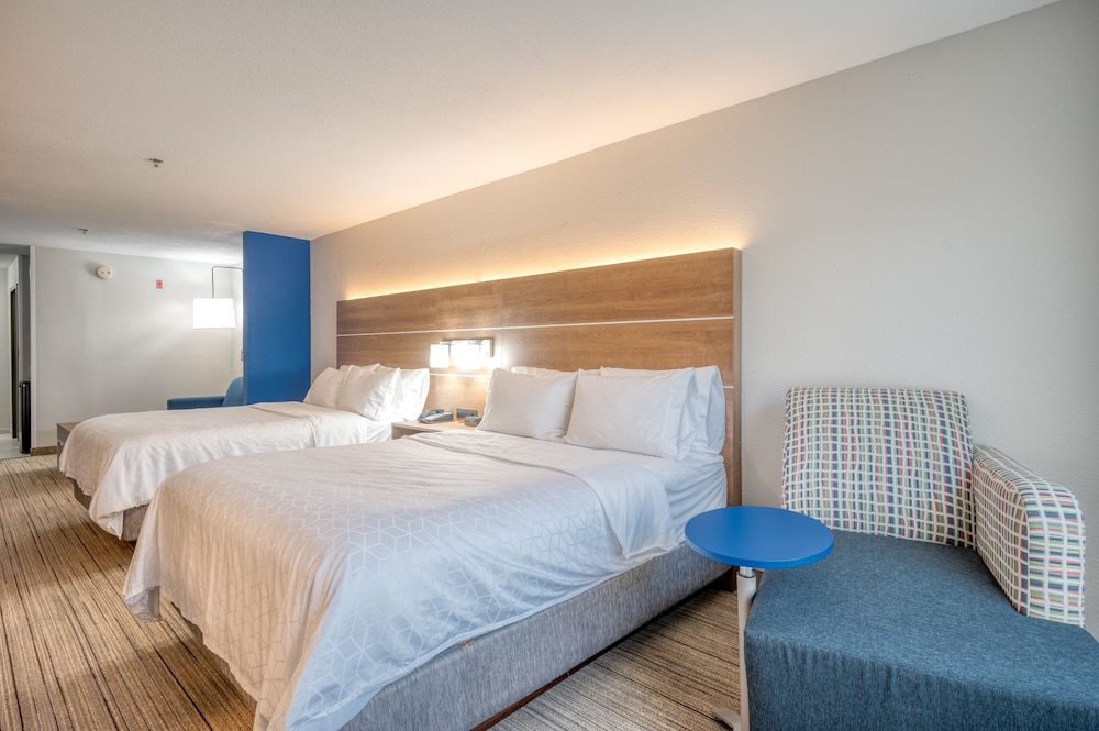 Suite, 2 Queen Beds - Photo 3