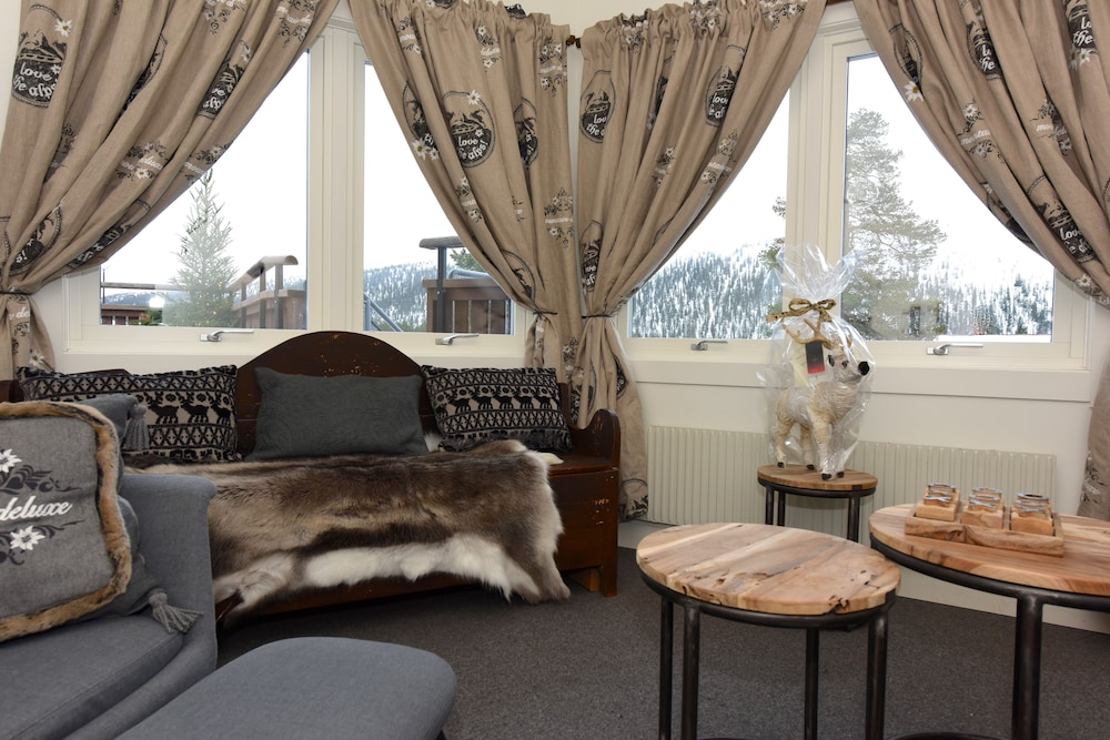 Grand Suite, 2 Bedrooms, Hill View photo 2