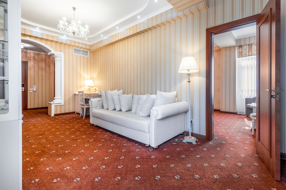 Luxury Suite photo 1