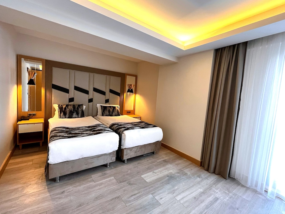 Standard Double or Twin Room photo 2