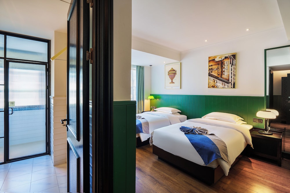 Superior Room, City View photo 3