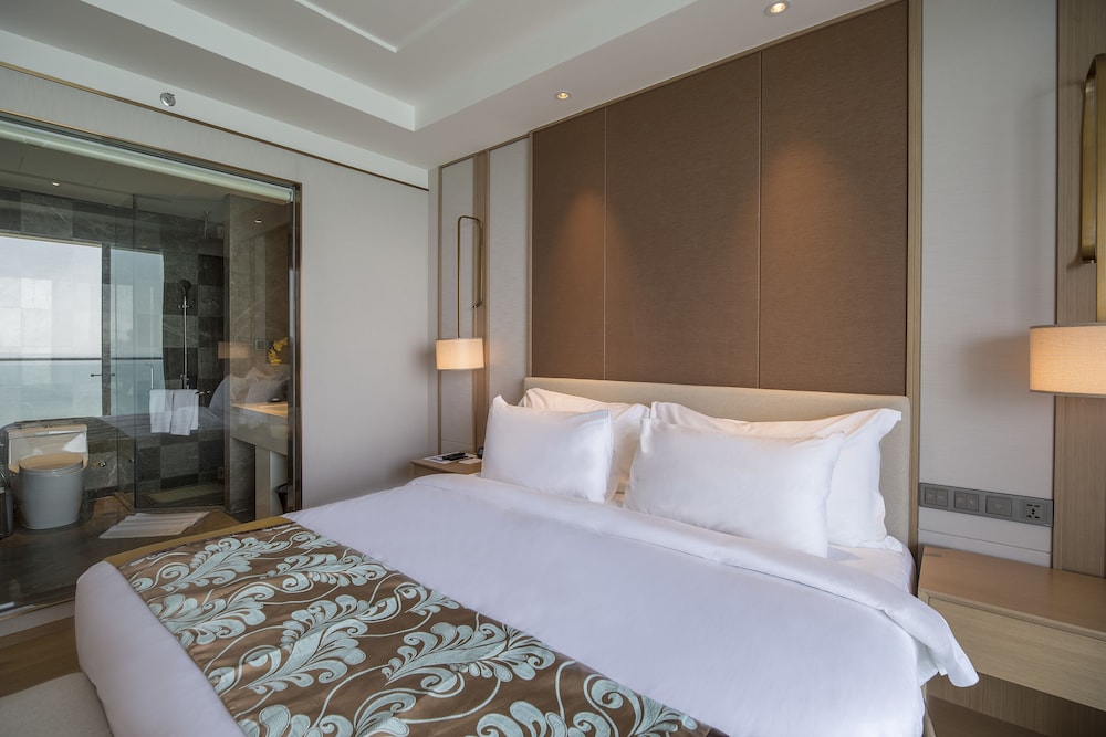 Room, 1 King Bed, Sea View photo 3