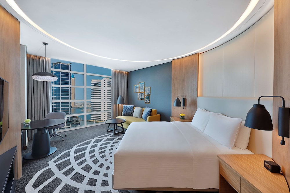 King Guest Room thumbnail 6