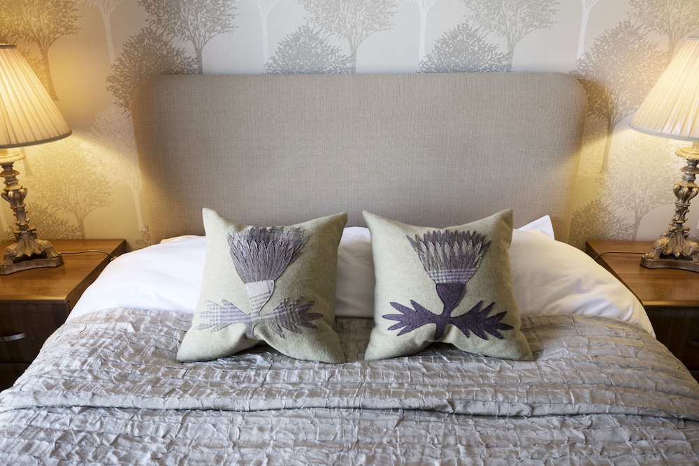 Standard Room, 1 King Bed, Garden View photo 2