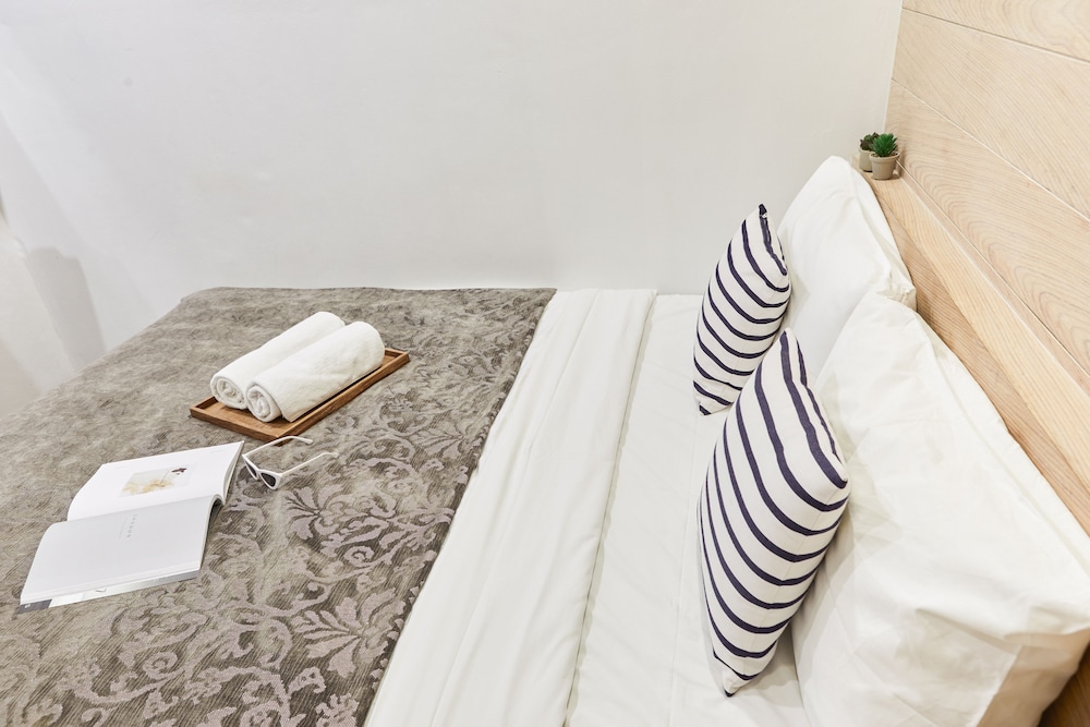 Single Room, 1 Queen Bed, Non Smoking, Private Bathroom photo 3