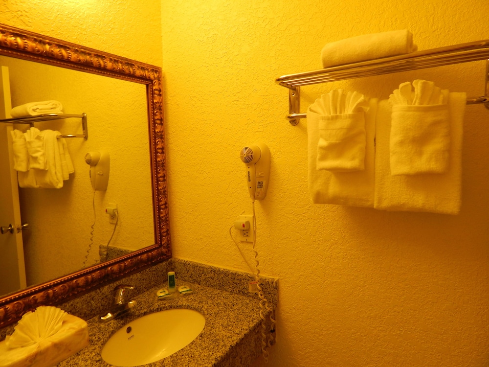 Deluxe Room, 2 Full Beds - Photo 4
