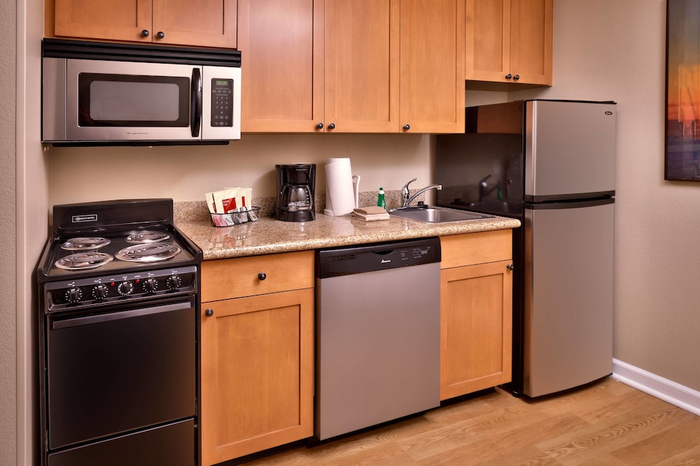 Suite, 1 Bedroom - Photo 4