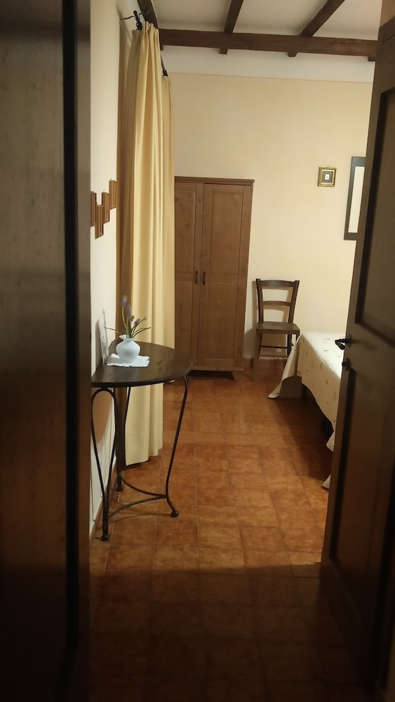 Economy Double Room, 1 Queen Bed, Private Bathroom, Garden Area photo 2