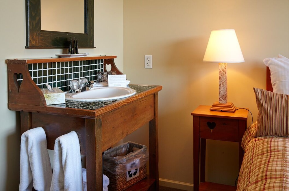 Traditional Room, 1 Queen Bed, Ground Floor photo 2