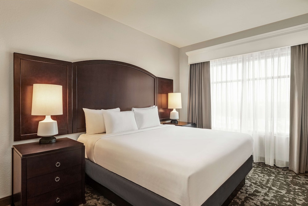 Premium Suite, 1 King Bed with Sofa bed, Accessible, Non Smoking (Roll-in Shower) - Photo 8