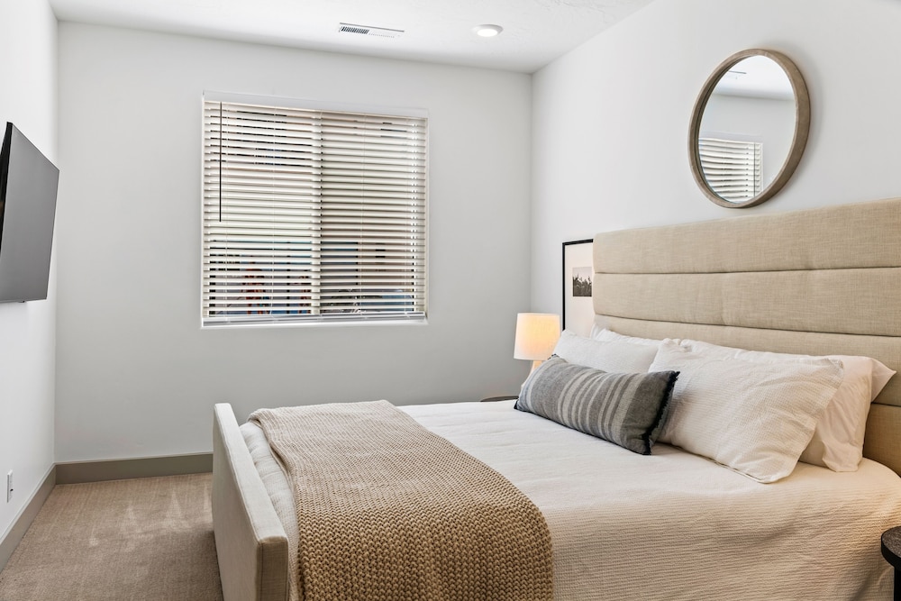 Townhome, 5 Bedrooms photo 1