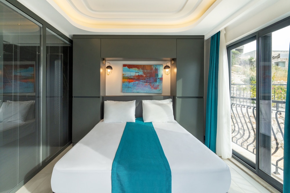 Deluxe Room, Sea View - Photo 2