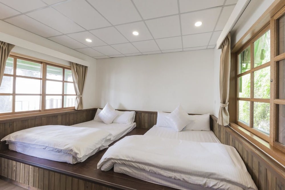 Quadruple Room, 2 Double Beds, Shared Bathroom photo 3
