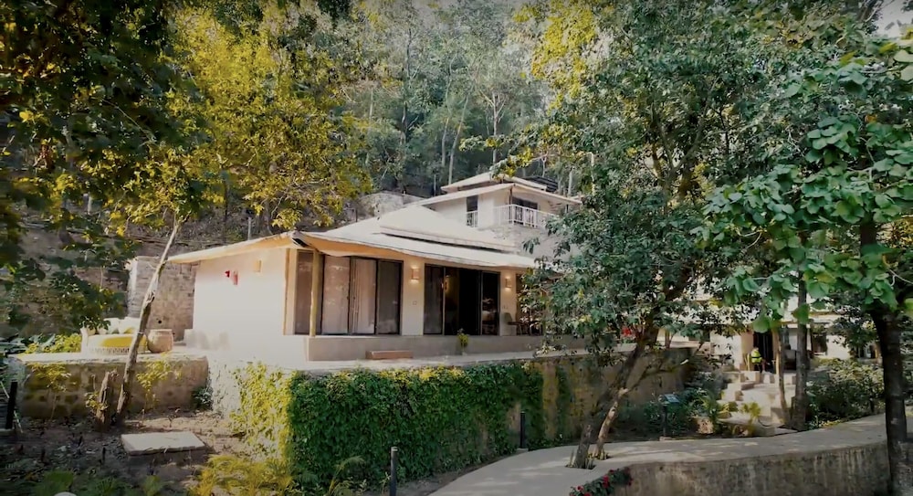 Family Cottage (NOT for 0-3 yr Infants / 60+ Senior Citizens) photo 2