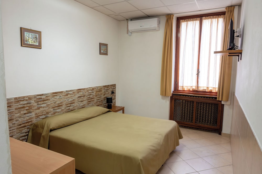 Basic Double Room
