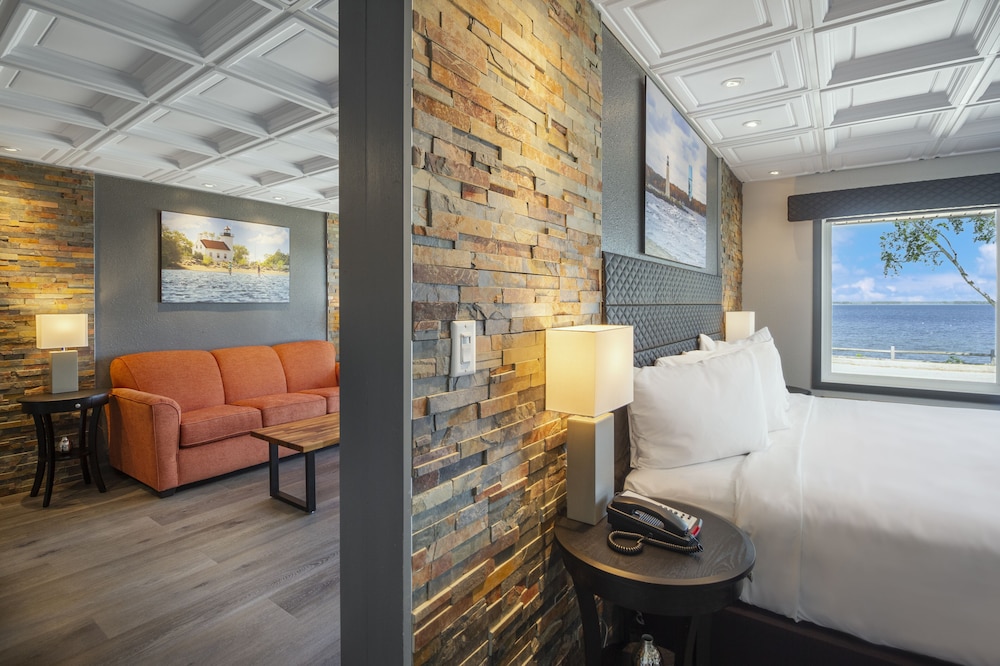 Suite, 1 King Bed with Sofa bed, Lake View