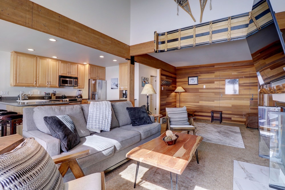 Condo, 2 Bedrooms