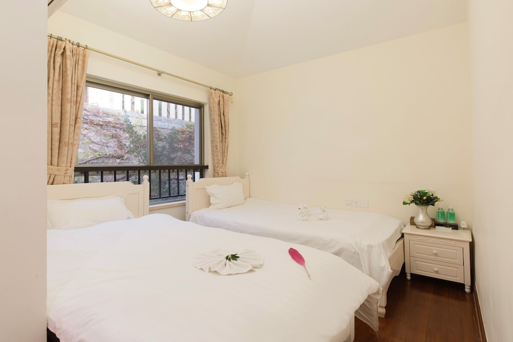 Senior Villa, 6 Bedrooms, Jetted Tub, Courtyard View photo 1