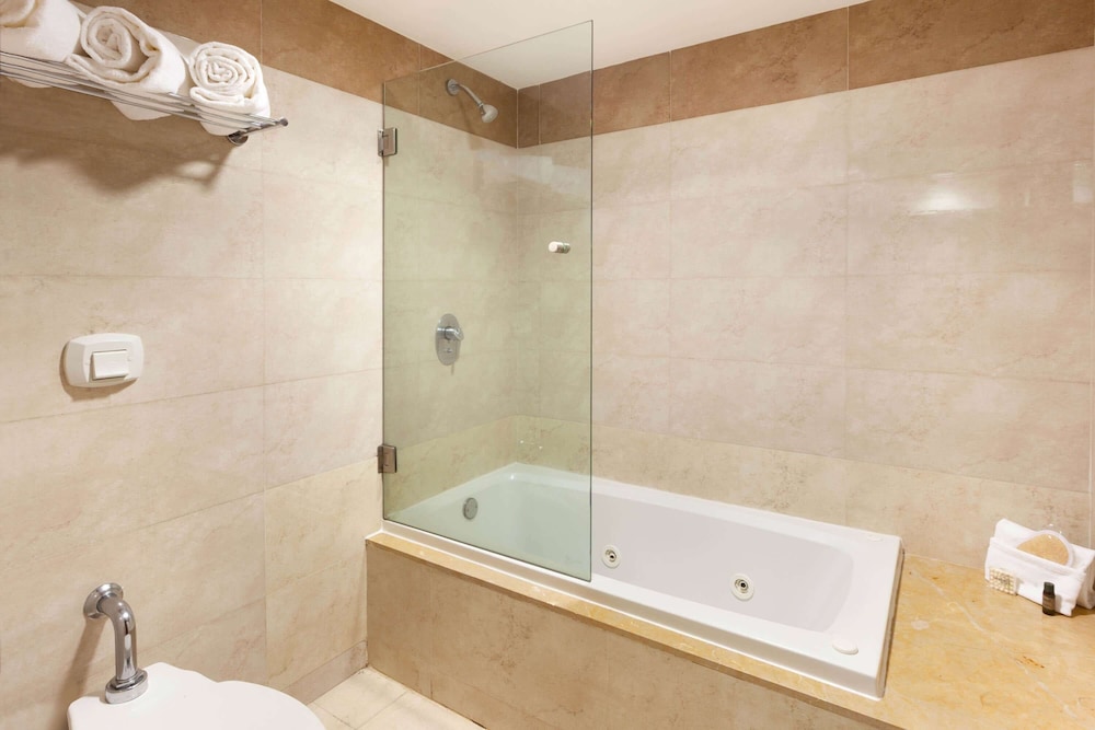 Suite, 1 King Bed, Non Smoking (Castelo) - Photo 4
