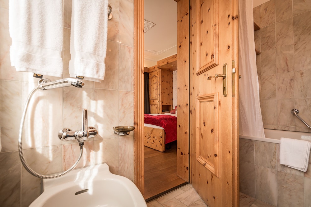 Superior Double Room, 1 Bedroom, Bathtub