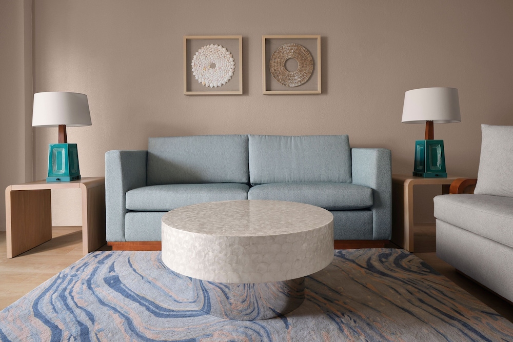 Suite, 1 Bedroom, Poolside - Photo 3