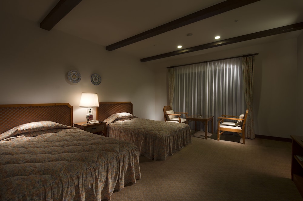 Standard Twin Room for 3 Guests, Smoking photo 3