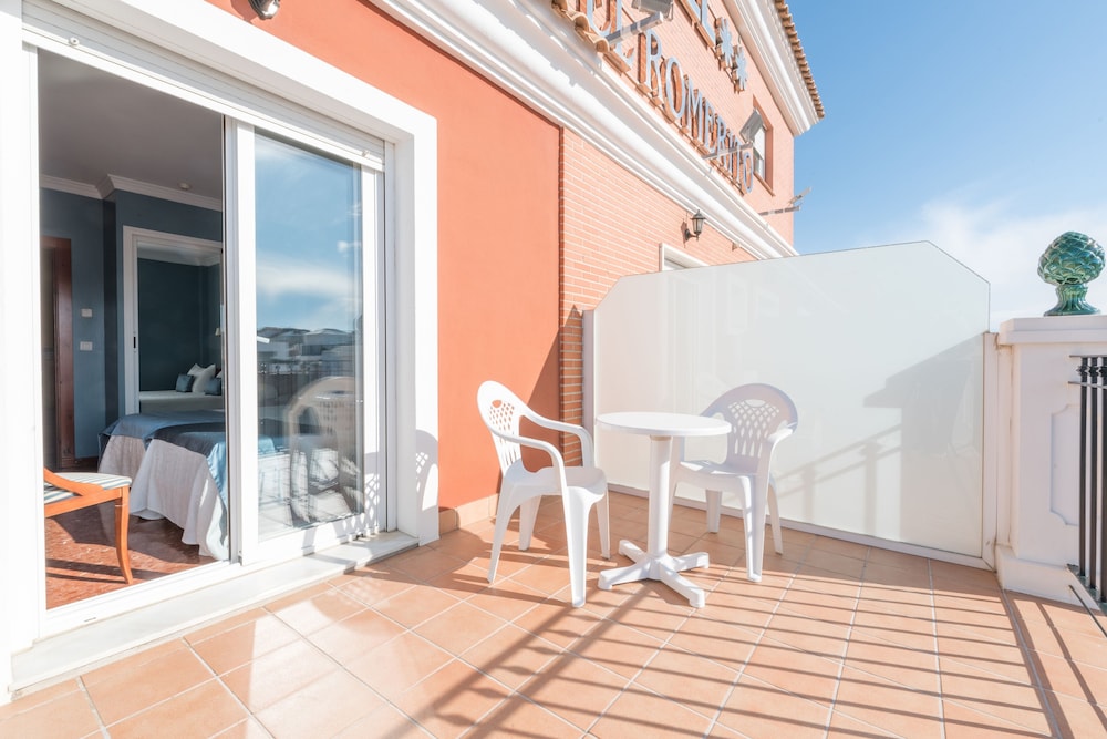 Twin Room, Terrace - Photo 9