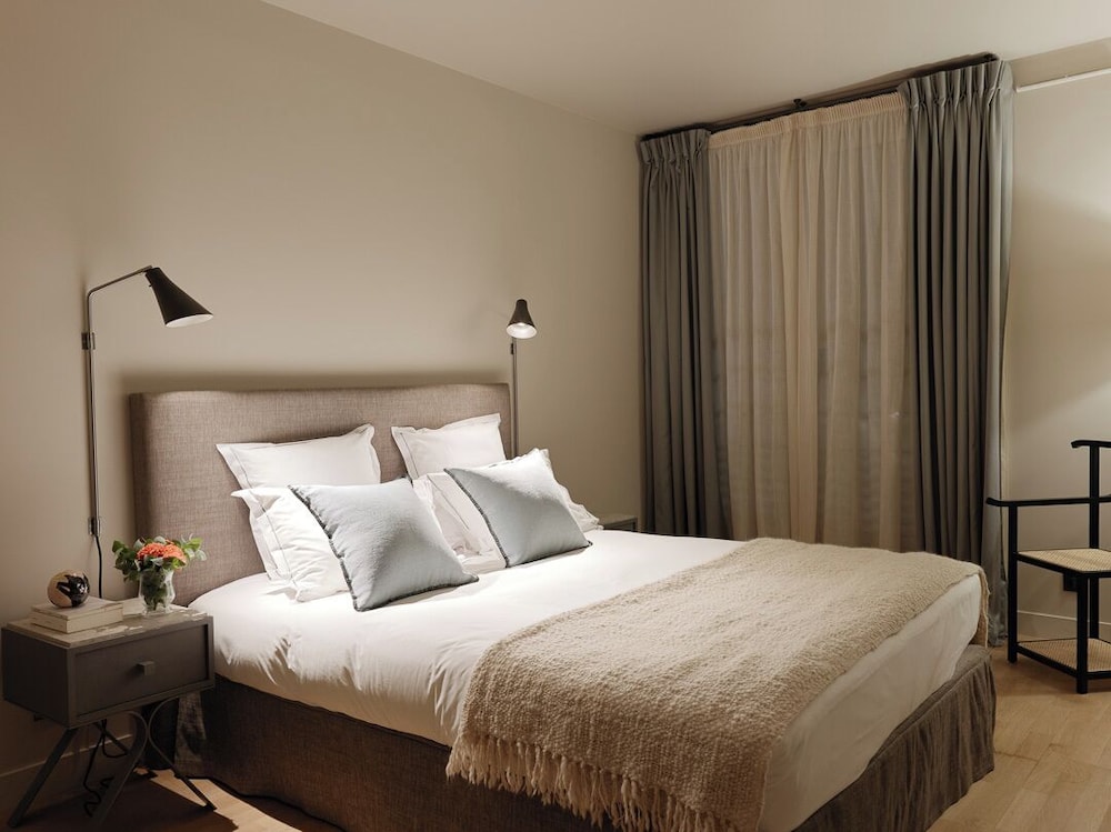 Capucine Room