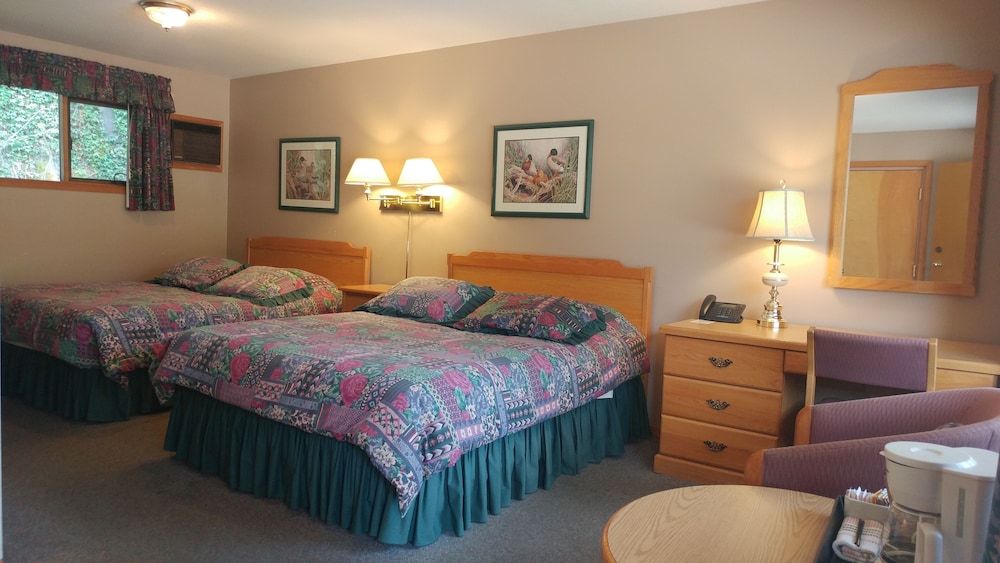 Deluxe Room, 2 Queen Beds, Mountain View, Ground Floor photo 1