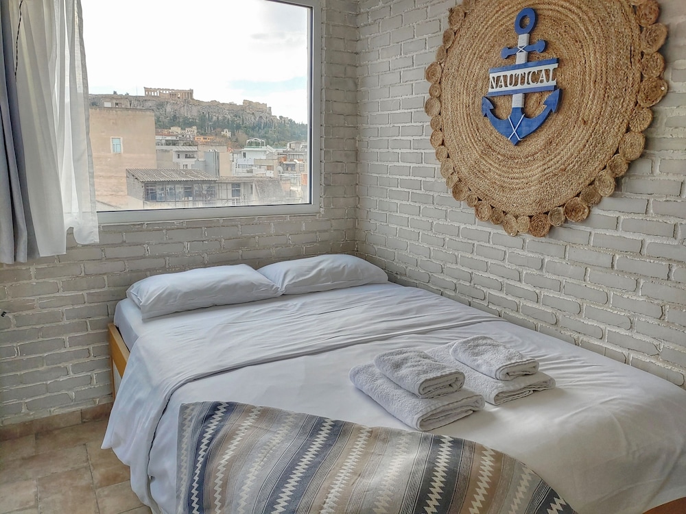 Wake up with Acropolis view!