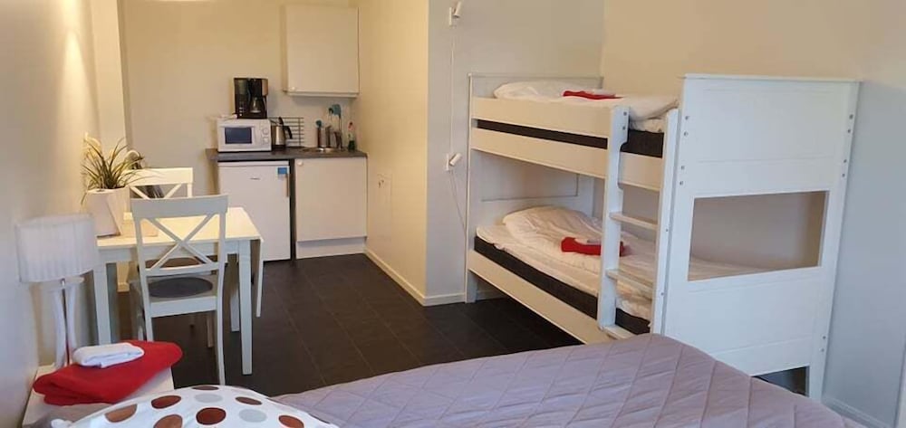 Basic Quadruple Room photo 3