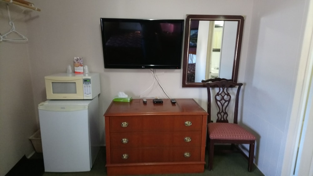 Standard Room with 2 Queen Beds photo 1