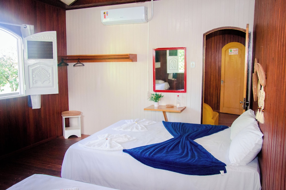 Classic Triple Room, Balcony, Partial Lake View photo 3