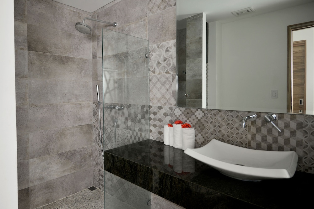 Beachfront Junior Suite King photo 2