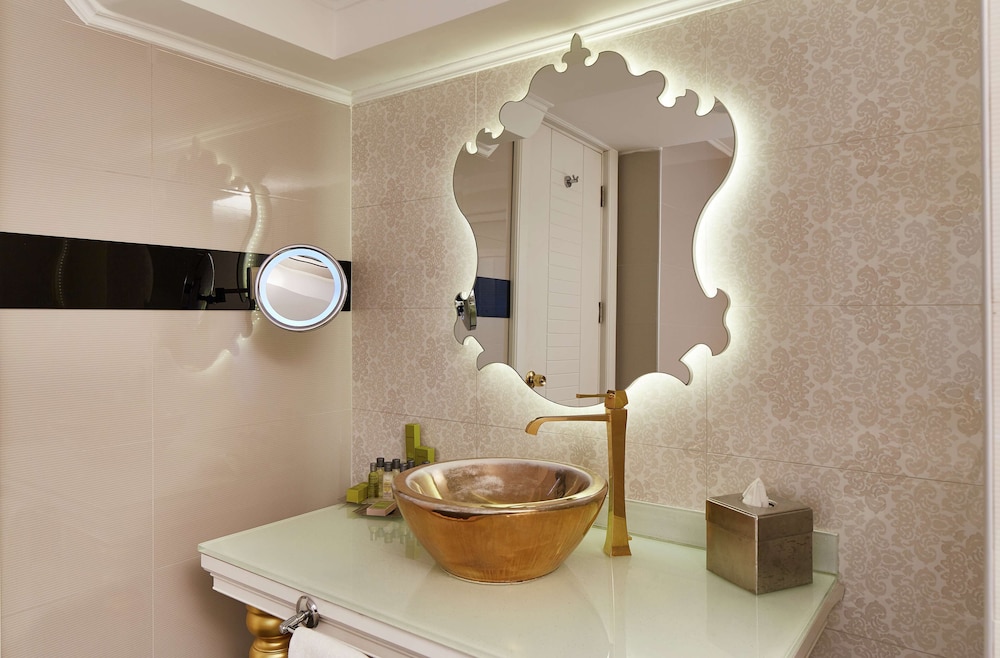Presidential Suite thumbnail 6