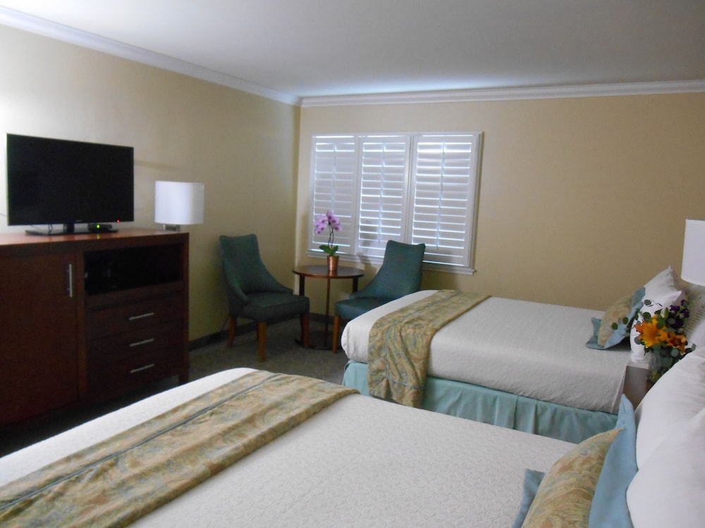 Standard Room, 2 Queen Beds photo 1