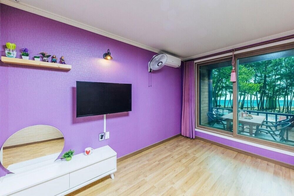 Room (104) photo 2