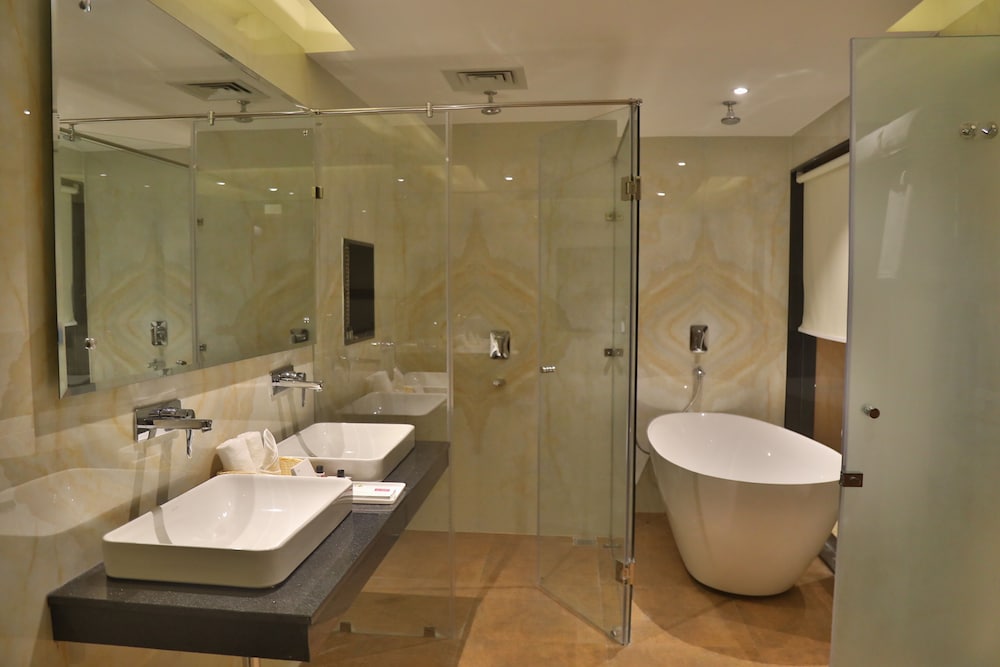 Luxury Suite, 1 King Bed photo 3