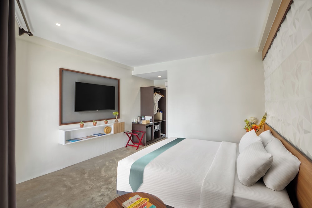 Deluxe Double Room, Pool View