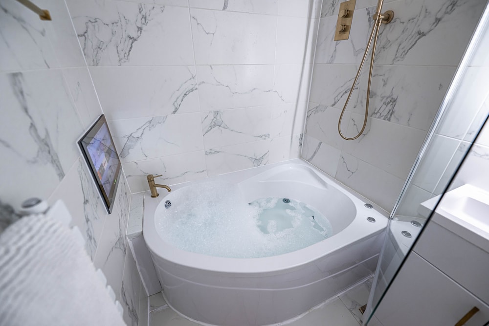 Deluxe Apartment, Hot Tub, City View (Apt 4) - Photo 16