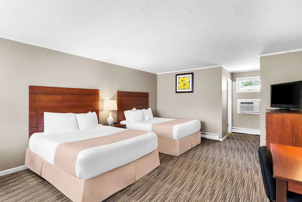 Standard Room, 2 Queen Beds, Non Smoking, Ground Floor photo 1