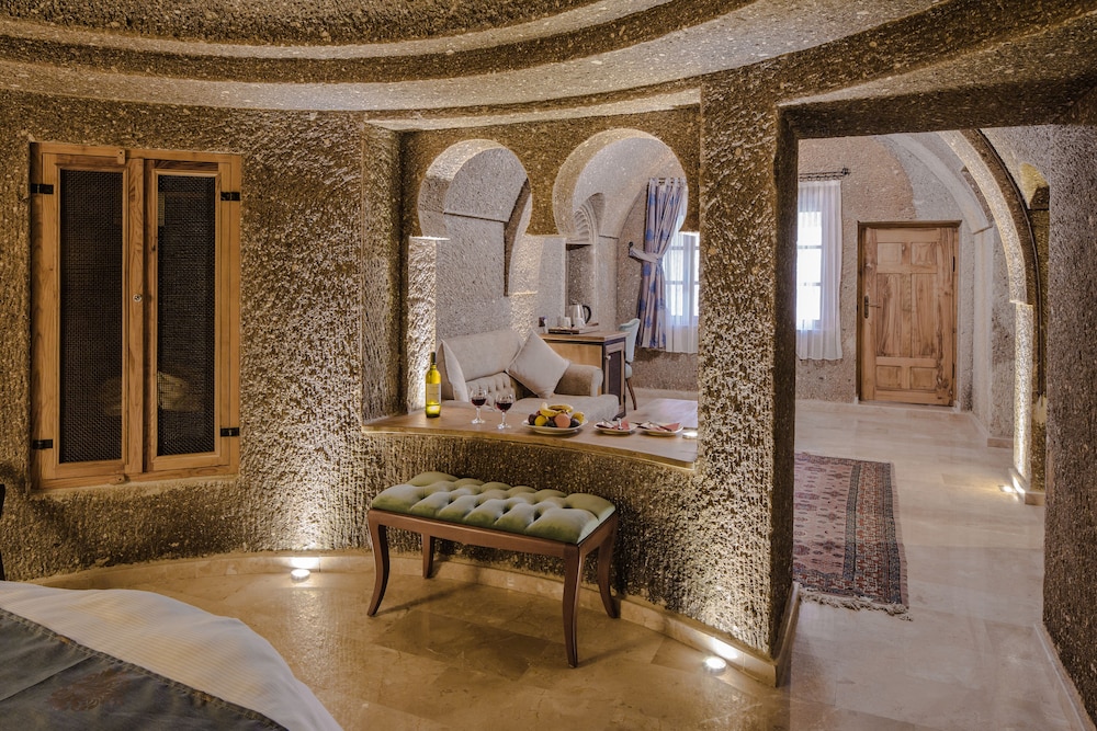 Honeymoon Suite, City View