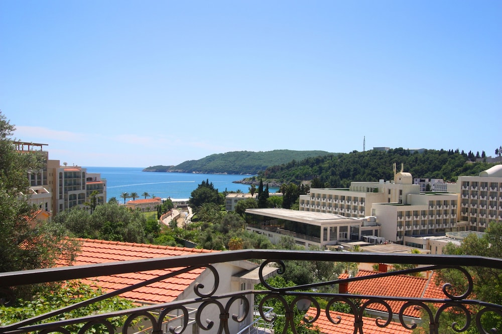 Standard Double or Twin Room, Balcony, Sea View photo 2