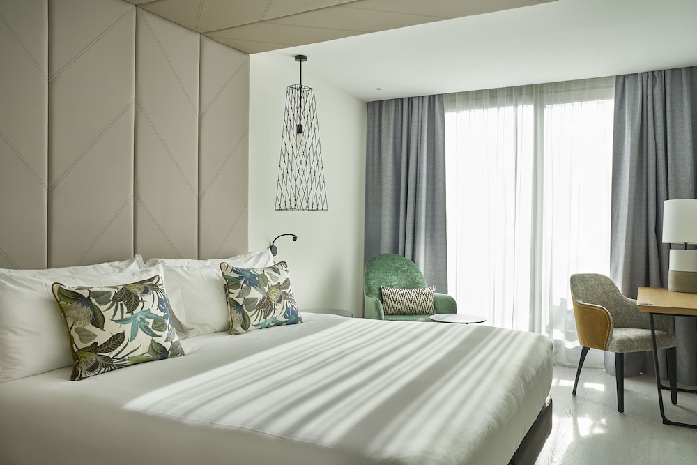 Superior Double Room Single Use (Essence)