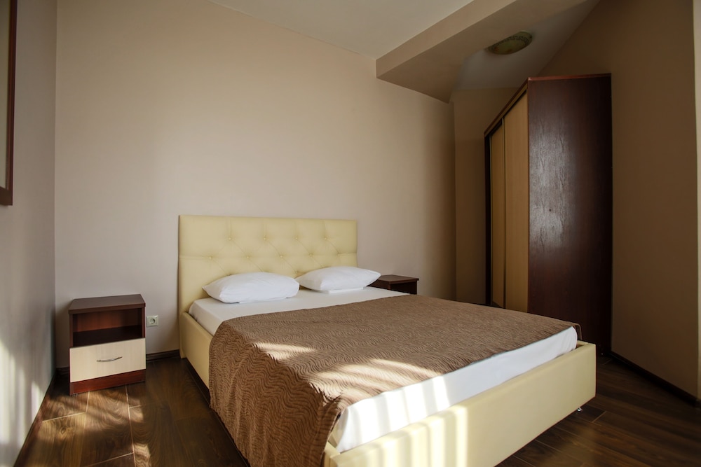Family Room, 1 Bedroom