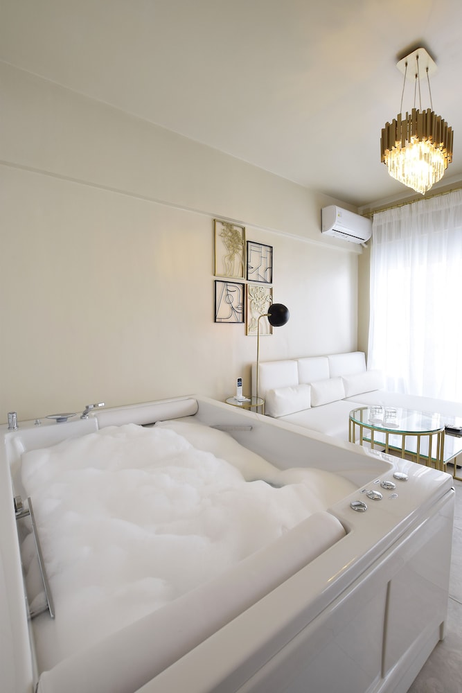 Luxury Studio Suite photo 2
