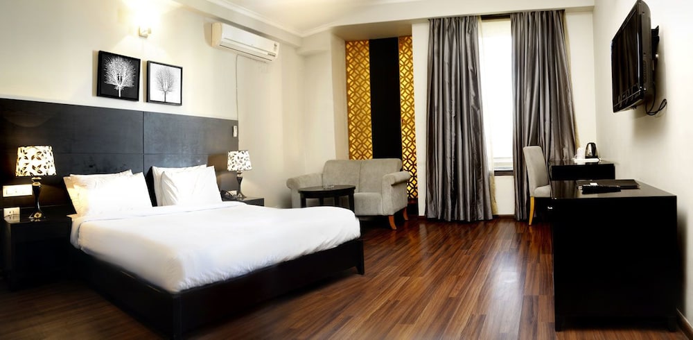 Superior Double Room, 1 Queen Bed, Private Bathroom, Garden View