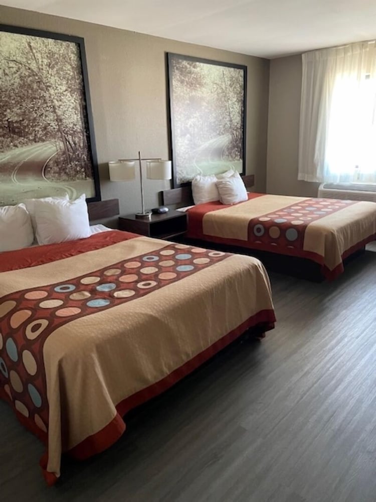 Standard Room, 2 Queen Beds, Non Smoking - Photo 1