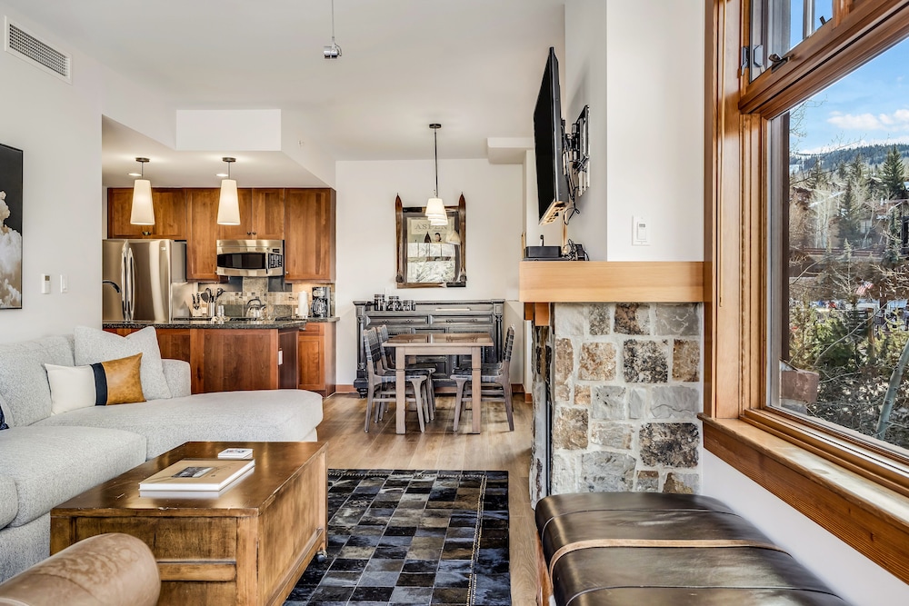 Luxury Condo, 1 Bedroom photo 3