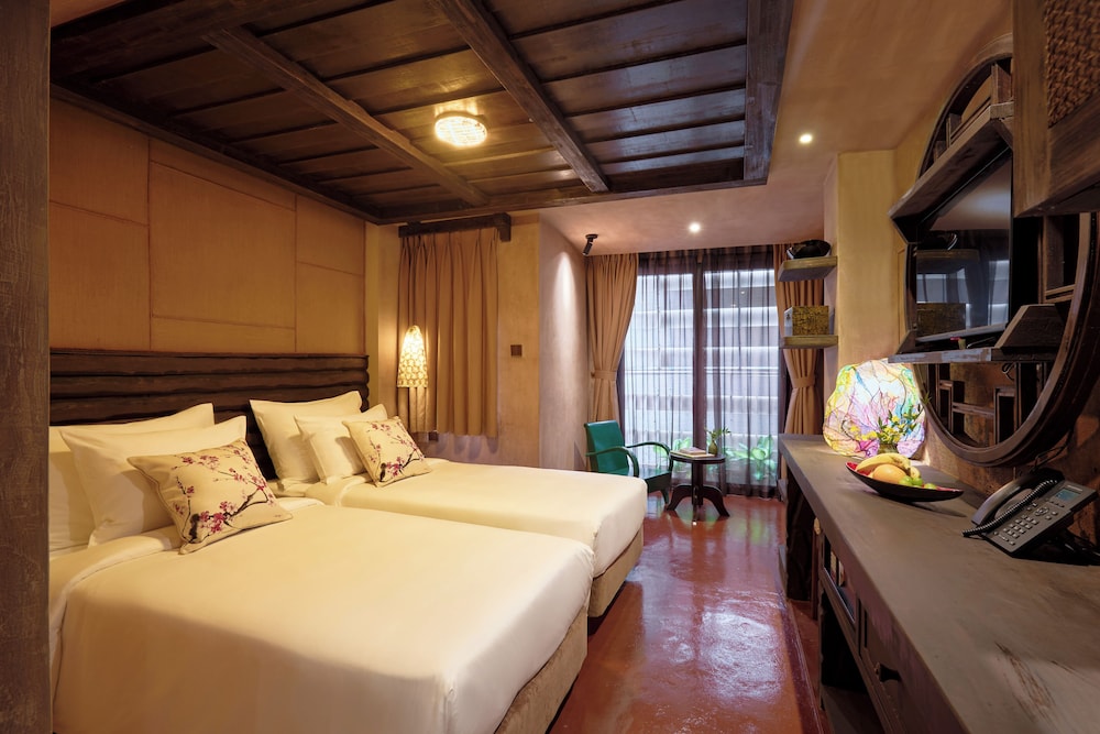 Classic Twin Room, City View